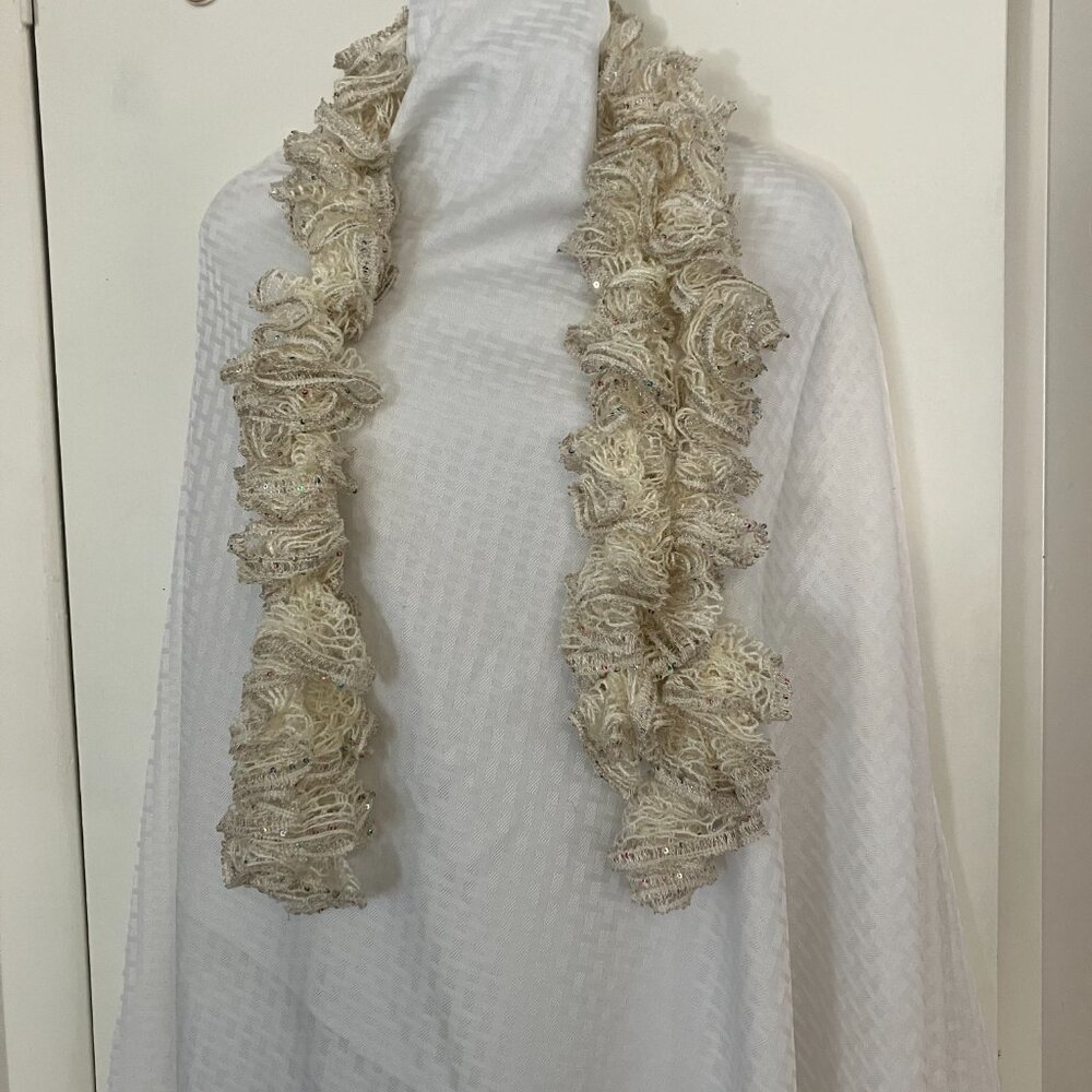 ❤️Sashay Sparkle Frilly Scarf Cream❤️ - Picture 4 of 6